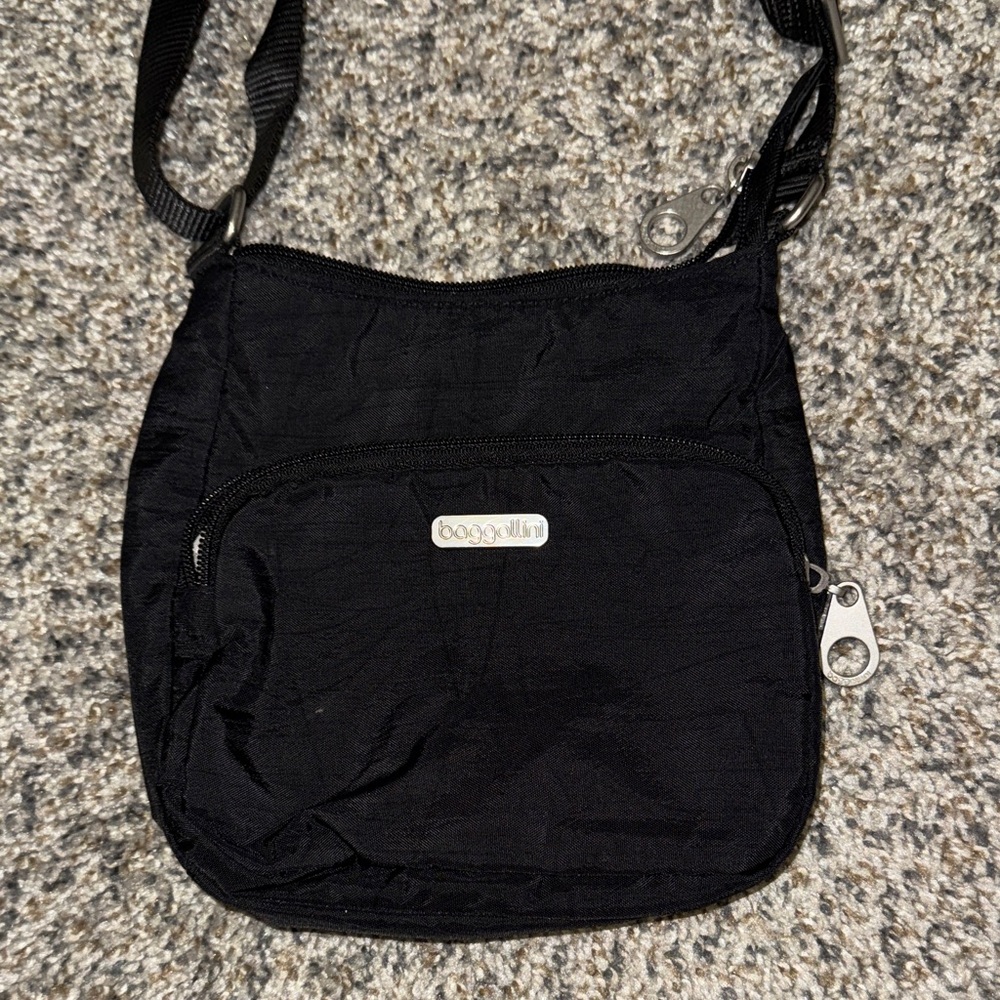 Baggallini Black Crossbody Bag - Picture 2 of 4